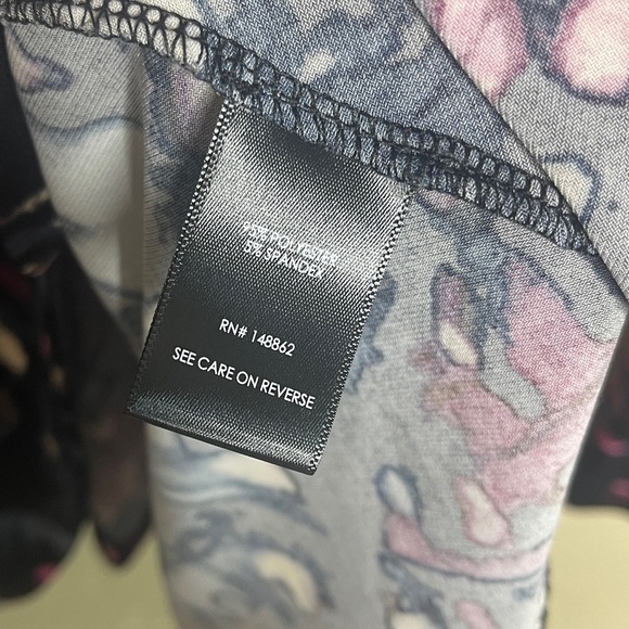 Torrid Abstract Print Surplice Wrap Long Sleeve Blouse Women's Plus 2X - Picture 9 of 9